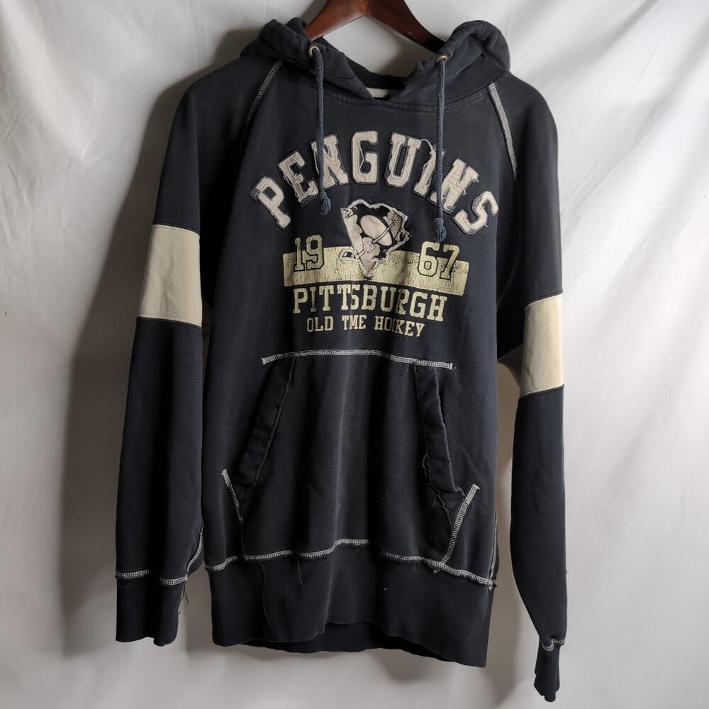 NHL Pittsburgh Penguins Men's Genuine Distressed Spell Out Logo, Size Medium